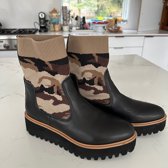ALL BLACK🖤Camo 2" Flatform Sock Boot COOL military chic 9.5 BoHo Grunge GI Jane - Picture 8 of 12